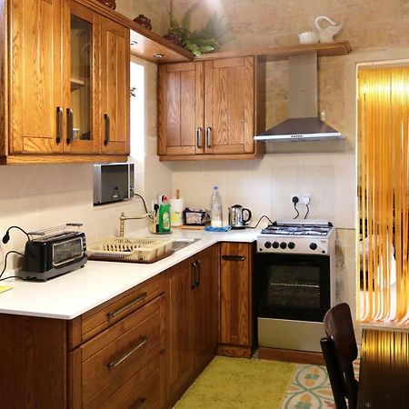 5 Minute Walk From Malta Airport Villa Gudja Exterior photo