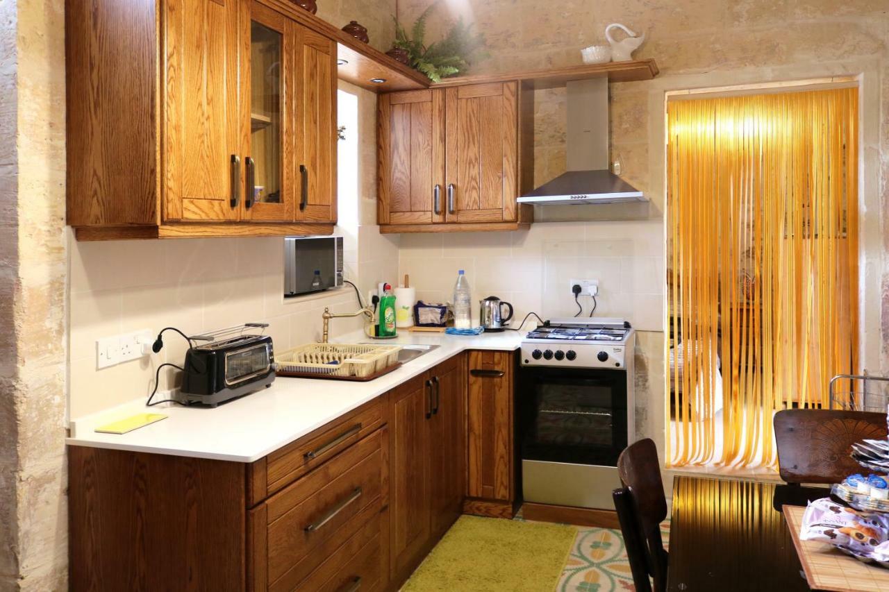 5 Minute Walk From Malta Airport Villa Gudja Exterior photo