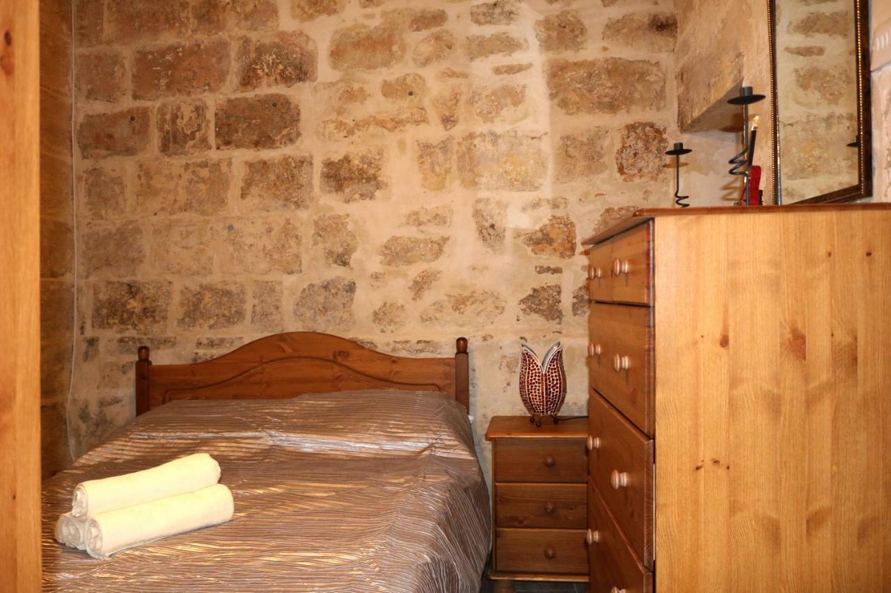 5 Minute Walk From Malta Airport Villa Gudja Exterior photo