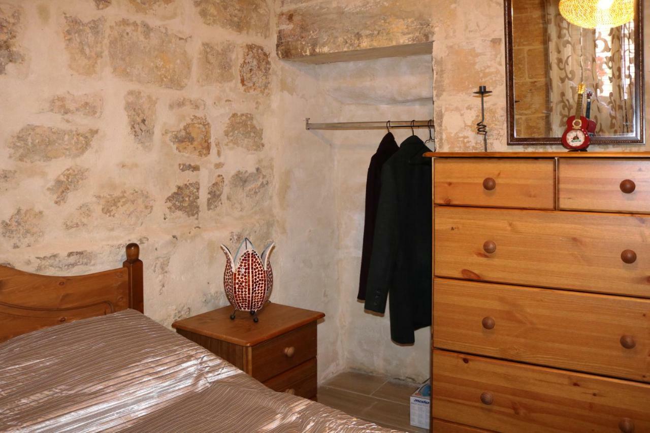 5 Minute Walk From Malta Airport Villa Gudja Exterior photo