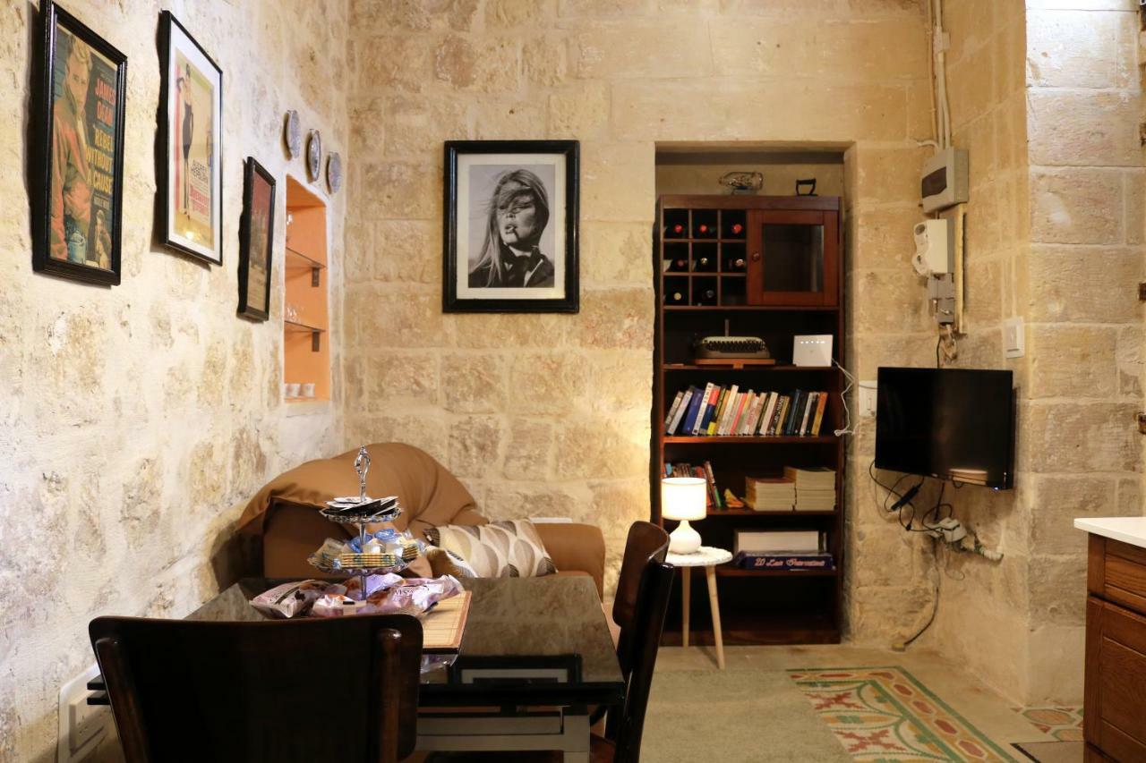 5 Minute Walk From Malta Airport Villa Gudja Exterior photo