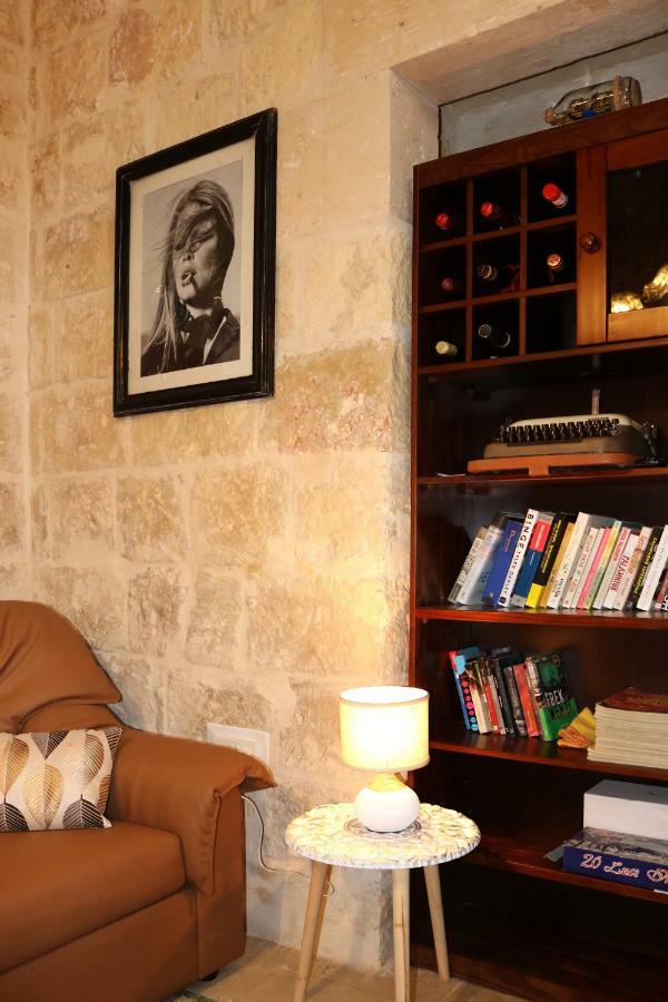 5 Minute Walk From Malta Airport Villa Gudja Exterior photo